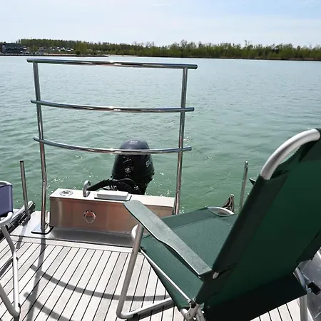 Botel Wohnen Auf Der Marina Lagovida, Hausboot Mit Sonnenterrassen Auf 20 Qm Grosspösna