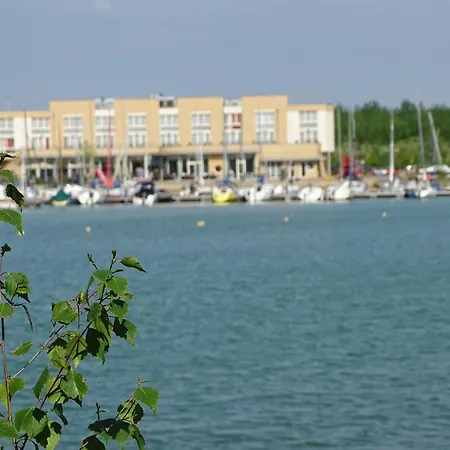 Wohnen Auf Der Marina Lagovida, Hausboot Mit Sonnenterrassen Auf 20 Qm Botel Grosspösna